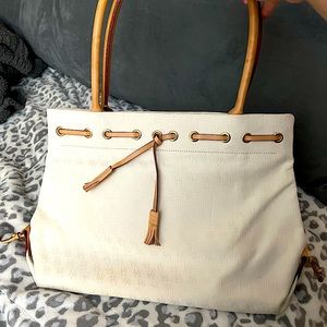 Classic linen Crème/white Dooney and Bourke large handbag (White tassel tote)
